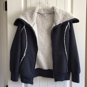 Medium zip sweater